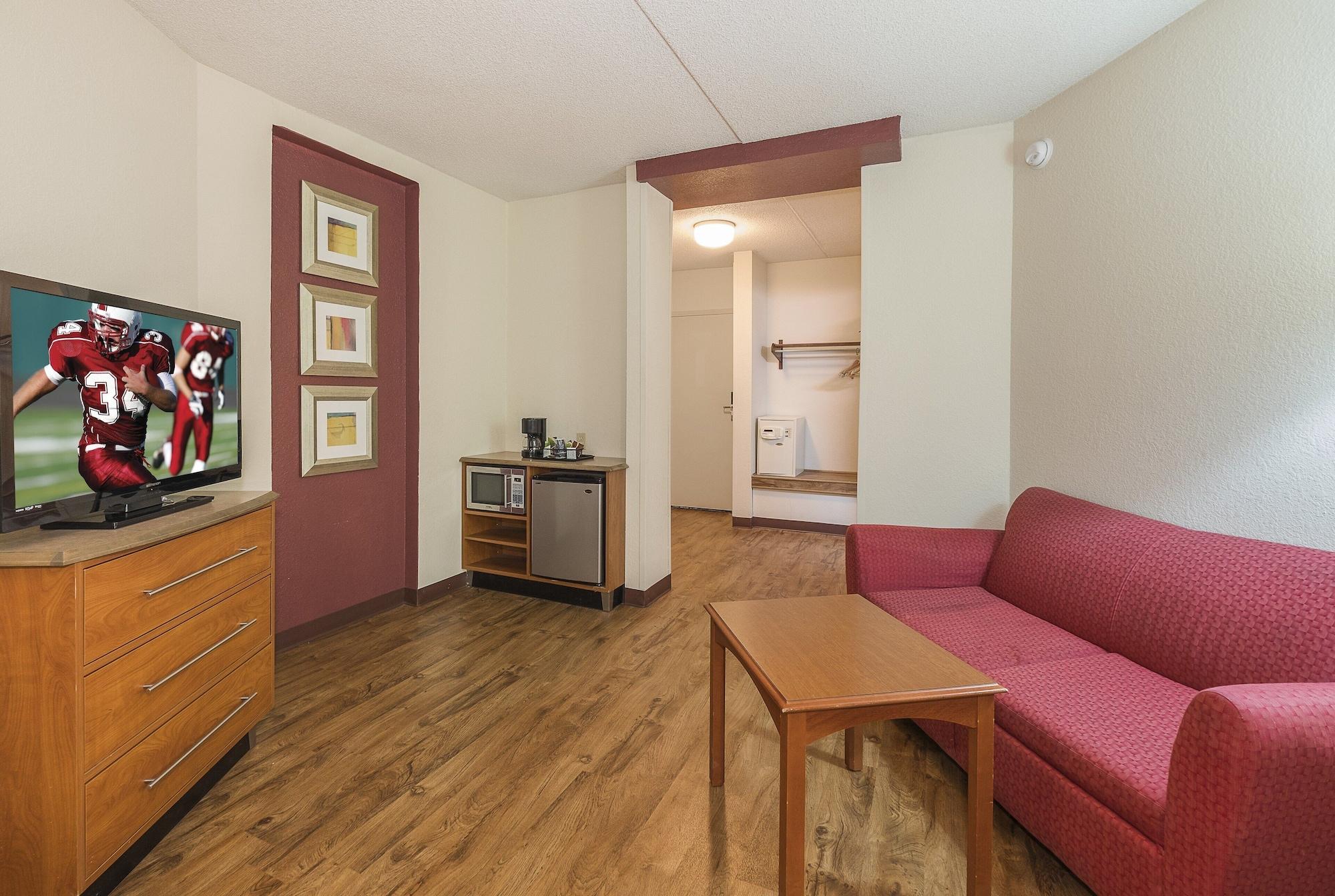 Red Roof Inn & Suites Cleveland - Elyria Eksteriør billede