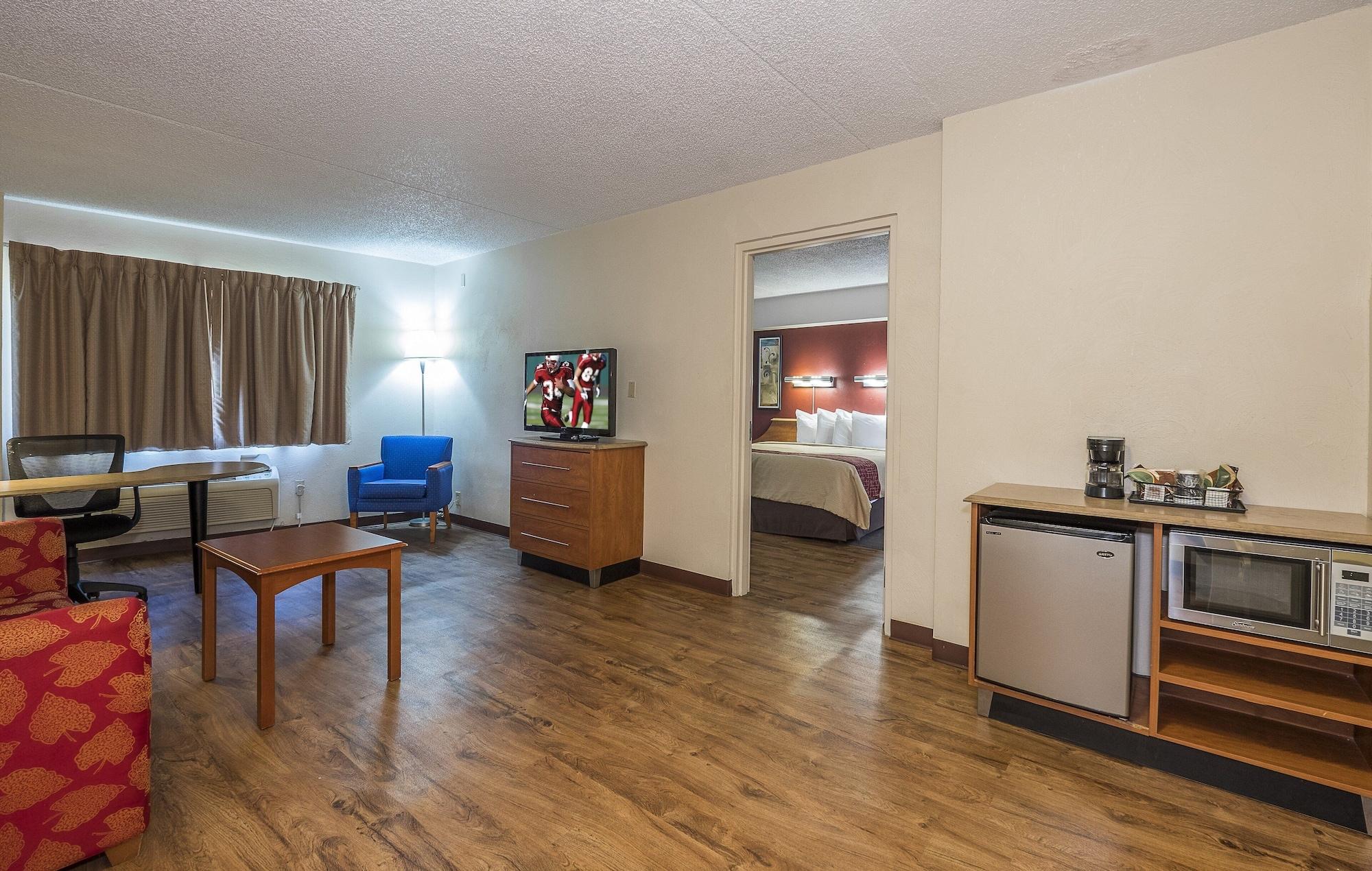 Red Roof Inn & Suites Cleveland - Elyria Eksteriør billede