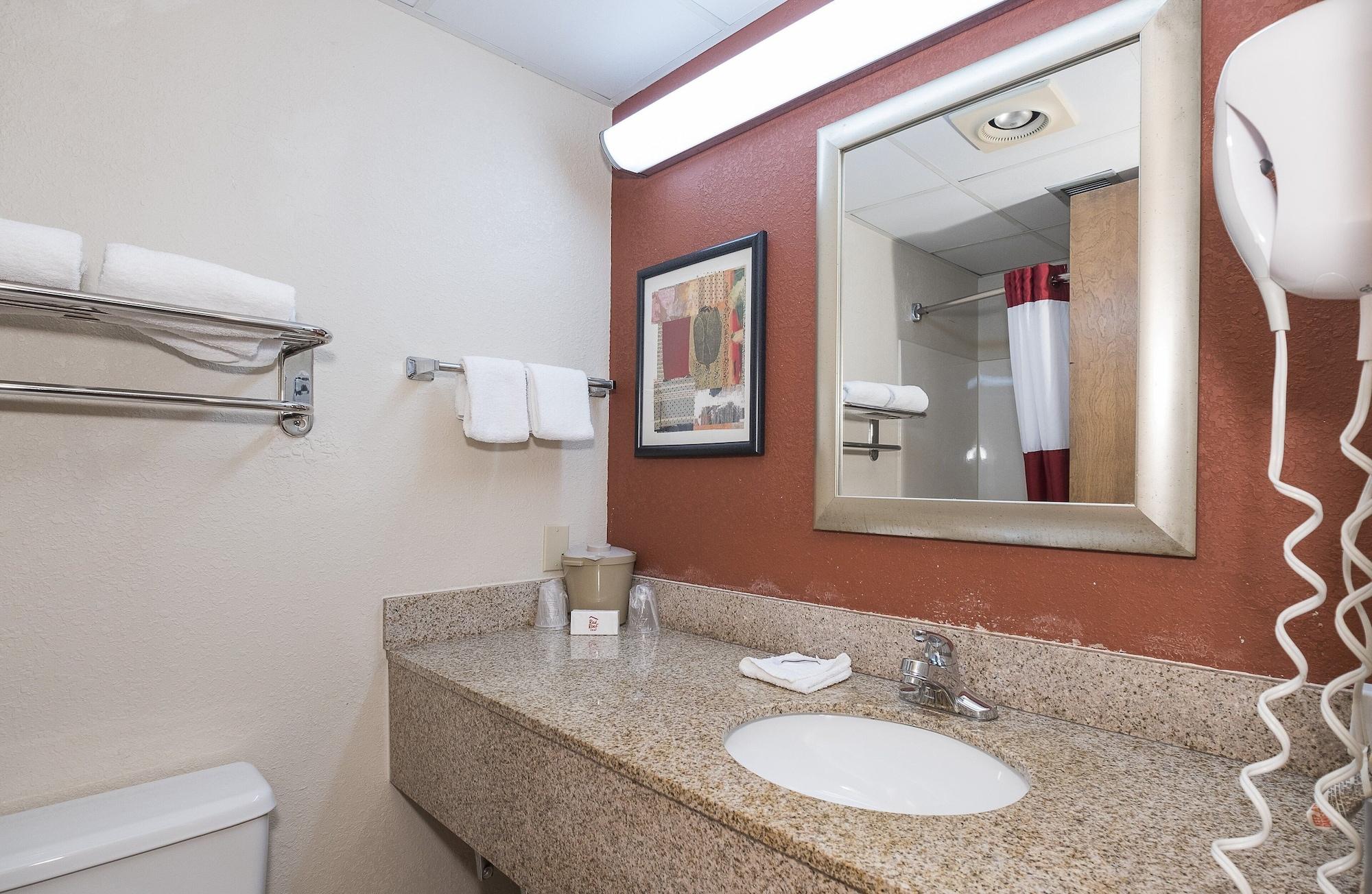 Red Roof Inn & Suites Cleveland - Elyria Eksteriør billede