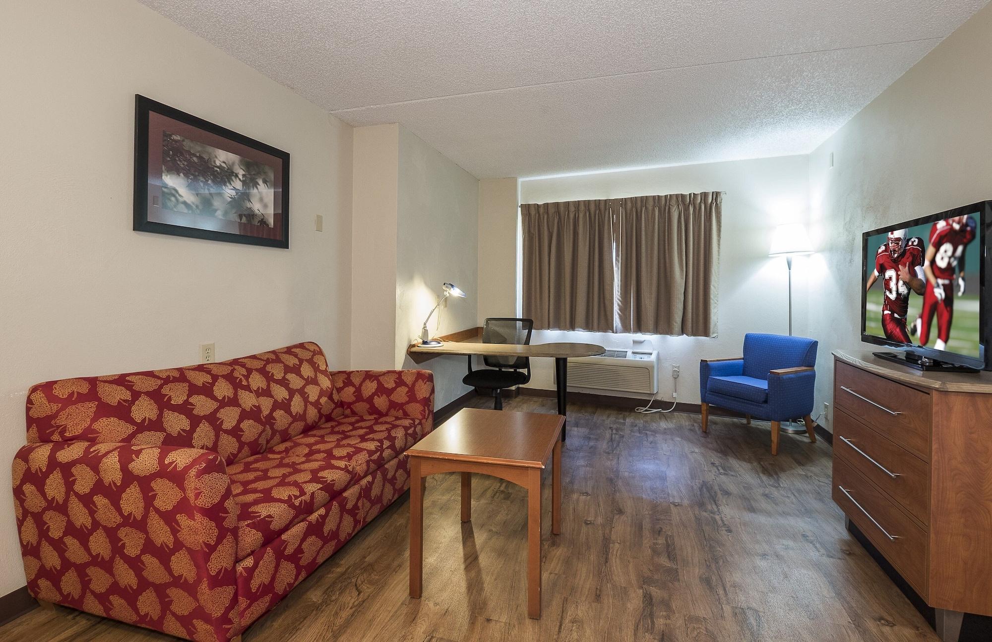 Red Roof Inn & Suites Cleveland - Elyria Eksteriør billede