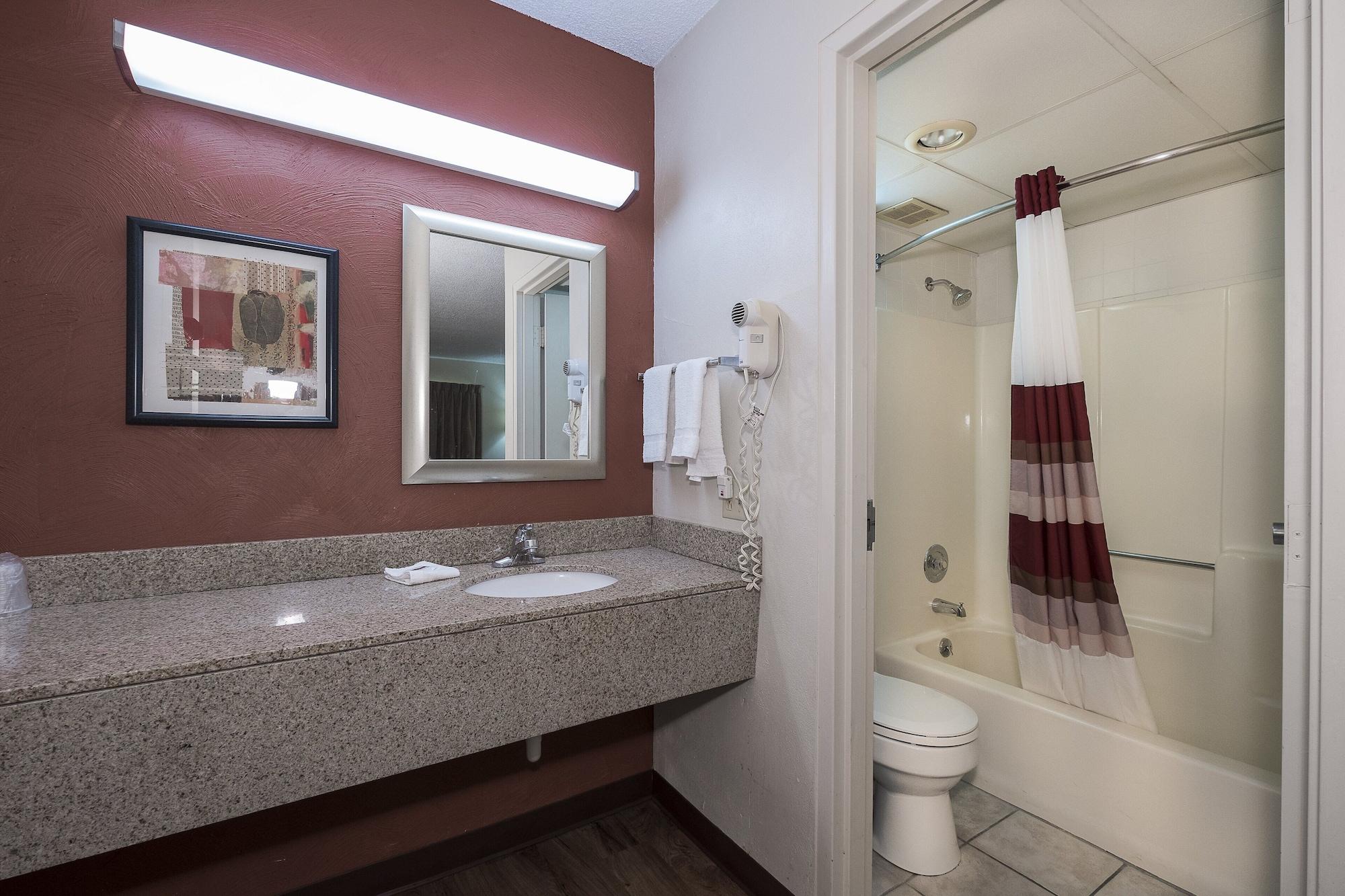 Red Roof Inn & Suites Cleveland - Elyria Eksteriør billede