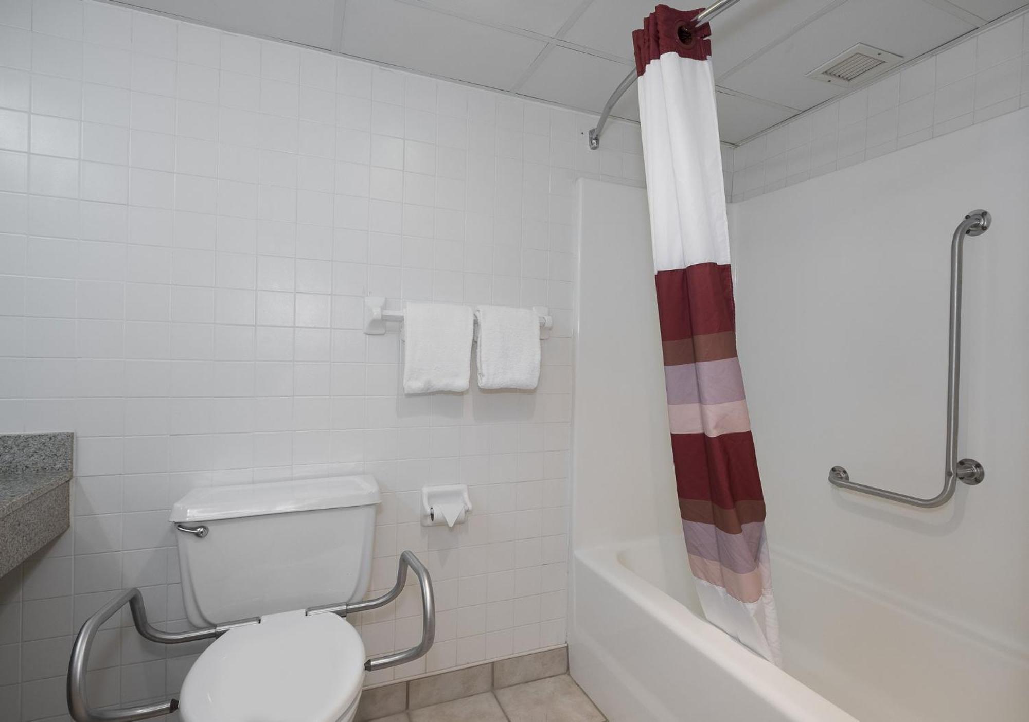 Red Roof Inn & Suites Cleveland - Elyria Eksteriør billede