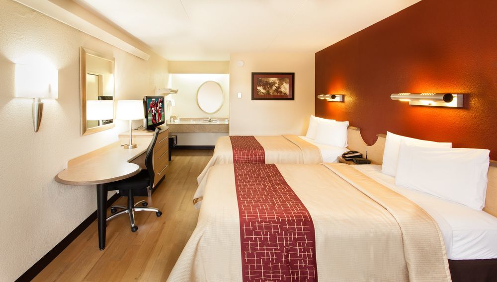 Red Roof Inn & Suites Cleveland - Elyria Eksteriør billede