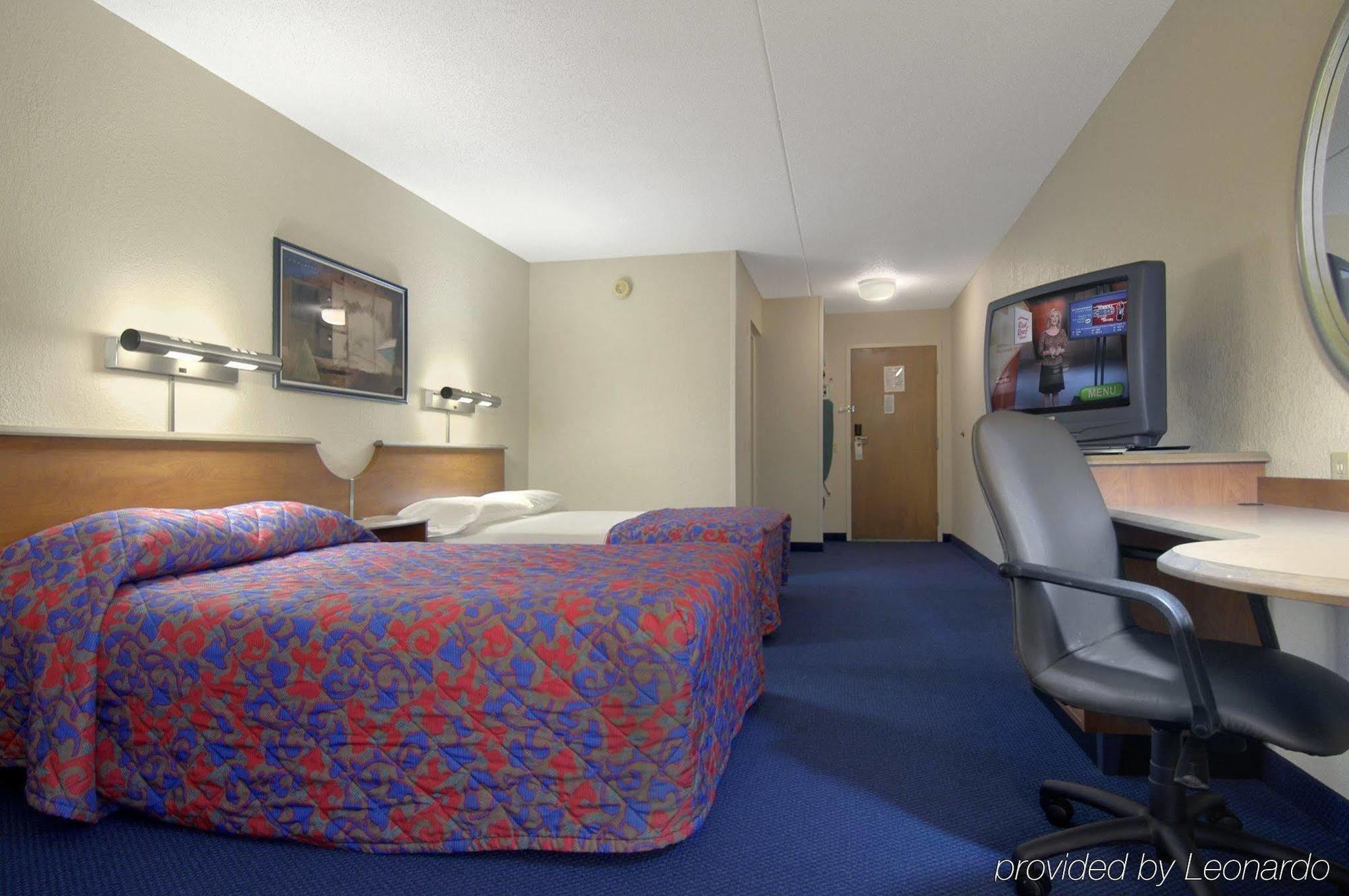 Red Roof Inn & Suites Cleveland - Elyria Eksteriør billede