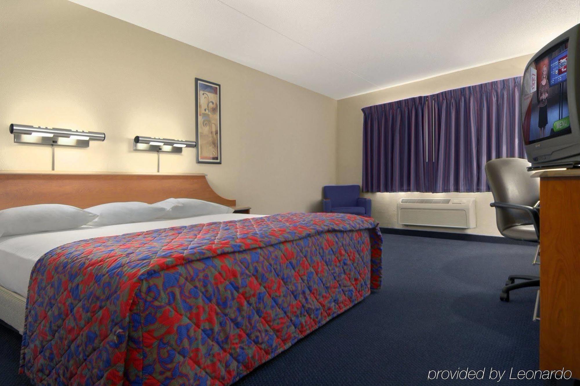 Red Roof Inn & Suites Cleveland - Elyria Eksteriør billede