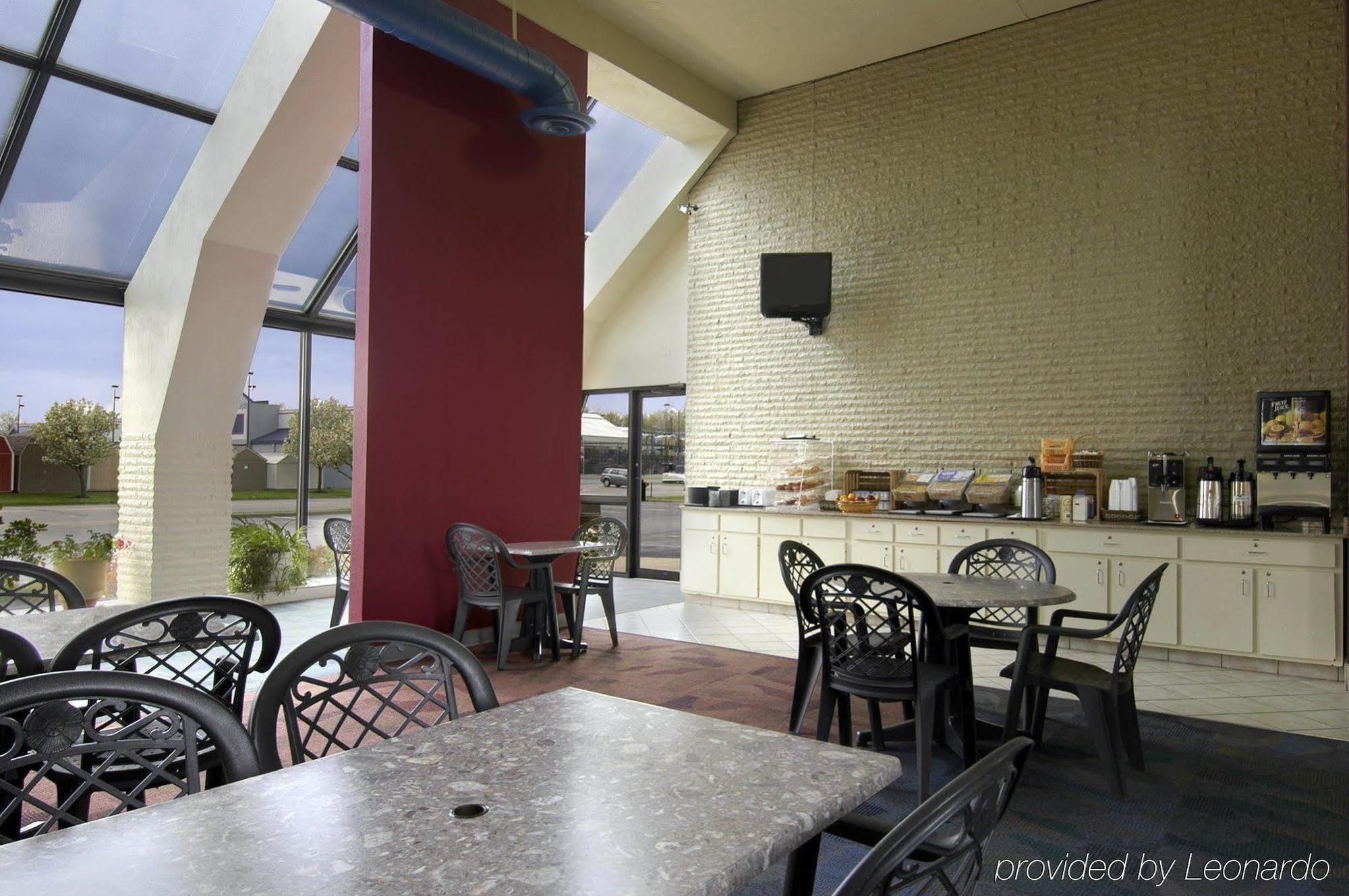 Red Roof Inn & Suites Cleveland - Elyria Eksteriør billede